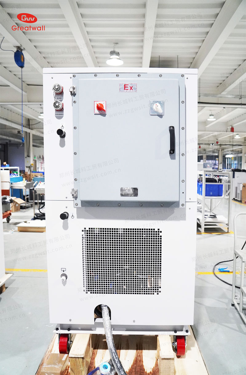 高低溫一體機后視圖