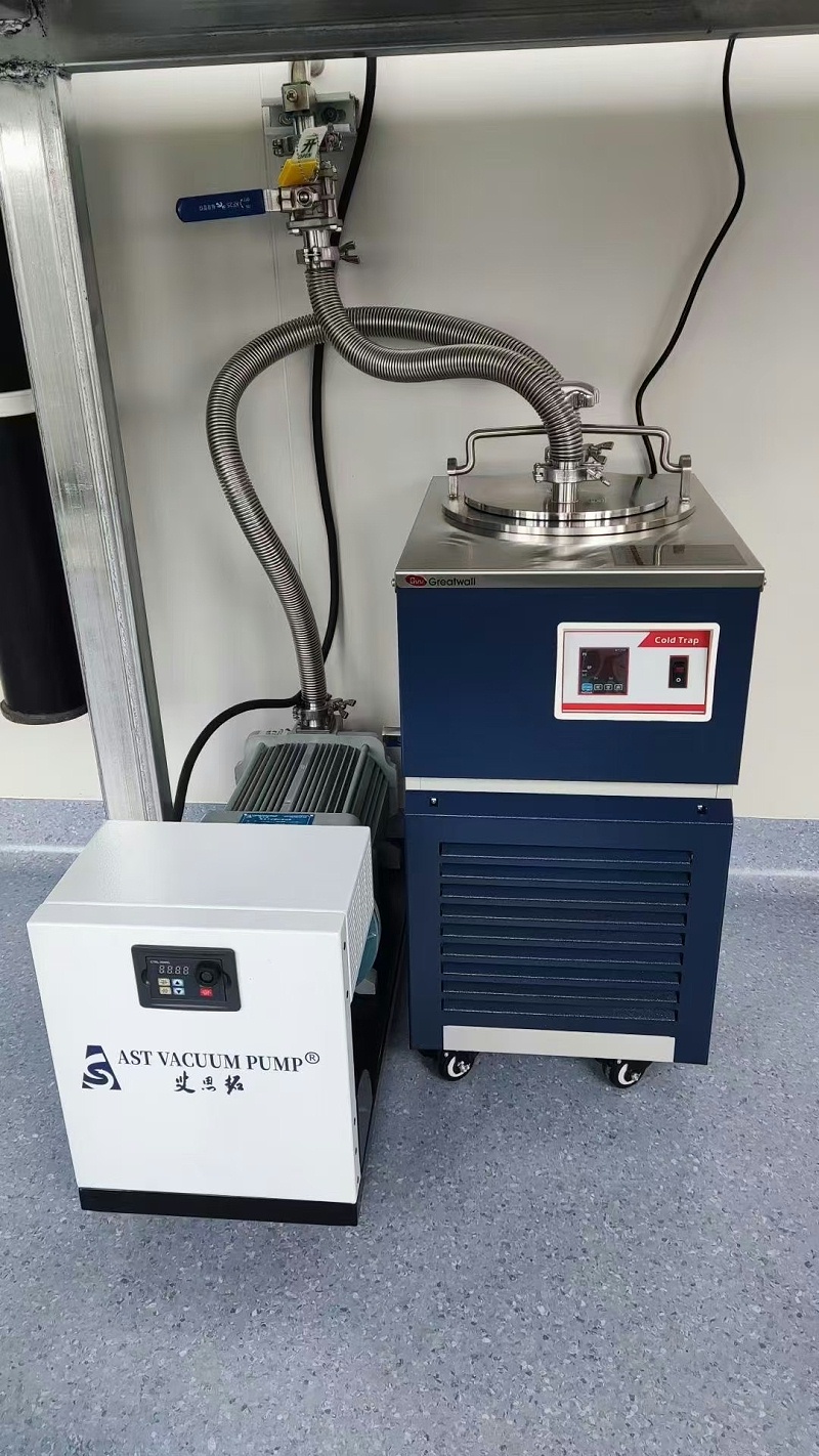 冷阱配套螺桿真空泵使用