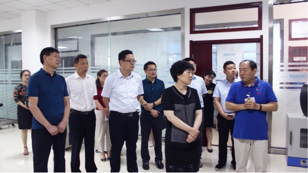 上街區(qū)區(qū)委書記宋潔蒞臨我司參觀指導